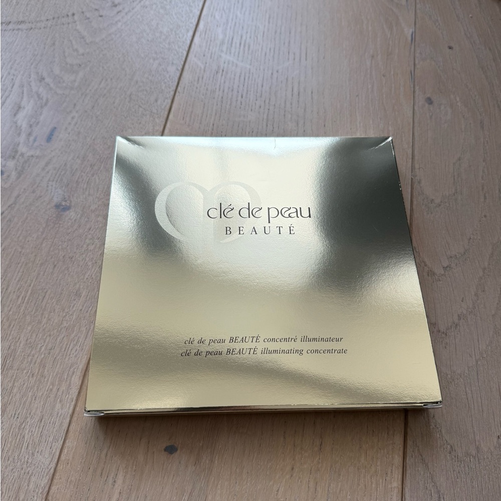 NWT Clé de Peau Beauté Illuminating Concentrate Mask